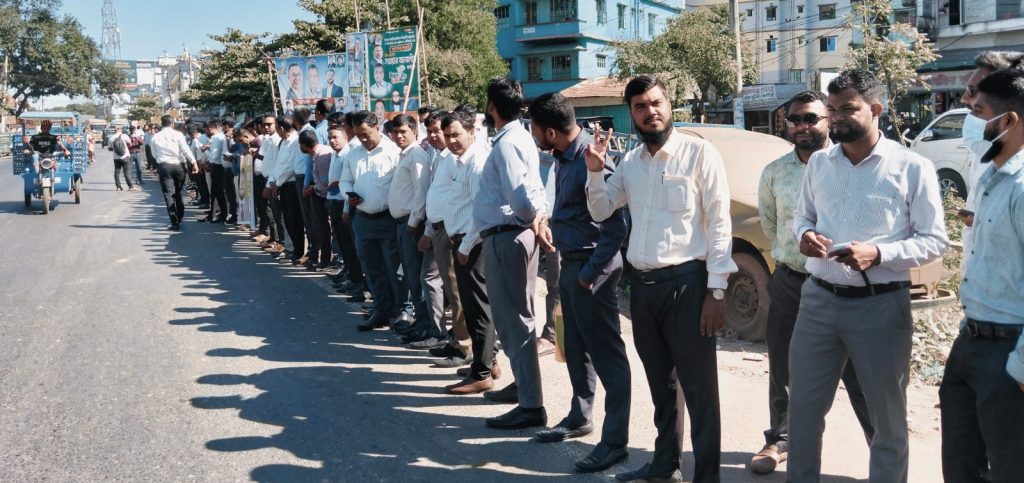 ফারিয়ার কেন্দ্রীয় সভাপতিকে হত্যার হুমকির প্রতিবাদে ফটিকছড়িতে মানববন্ধন